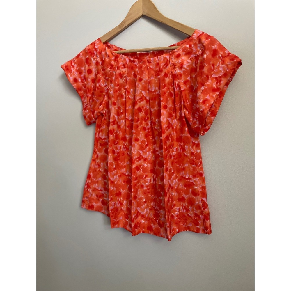 Banana Republic 100% Silk Short Sleeve Floral Blouse Top with Pleated Neckline - Picture 2 of 9